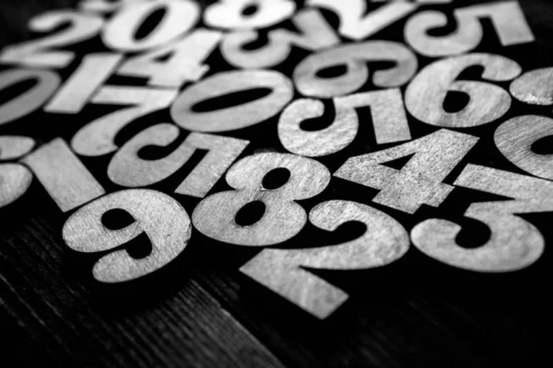 depositphotos 209442612 stock photo background numbers zero nine background Soi các bộ số đề may mắn theo ngũ hành bát quái